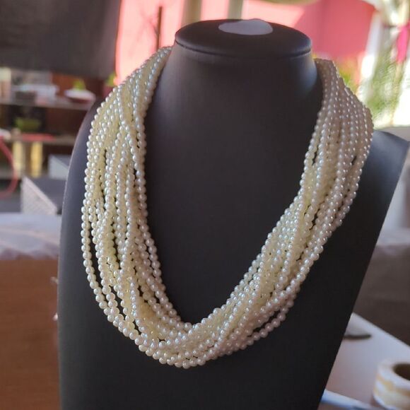 Elegant Vintage Cream and Gold Multi-Strand Necklace‎ - Picture 5 of 10